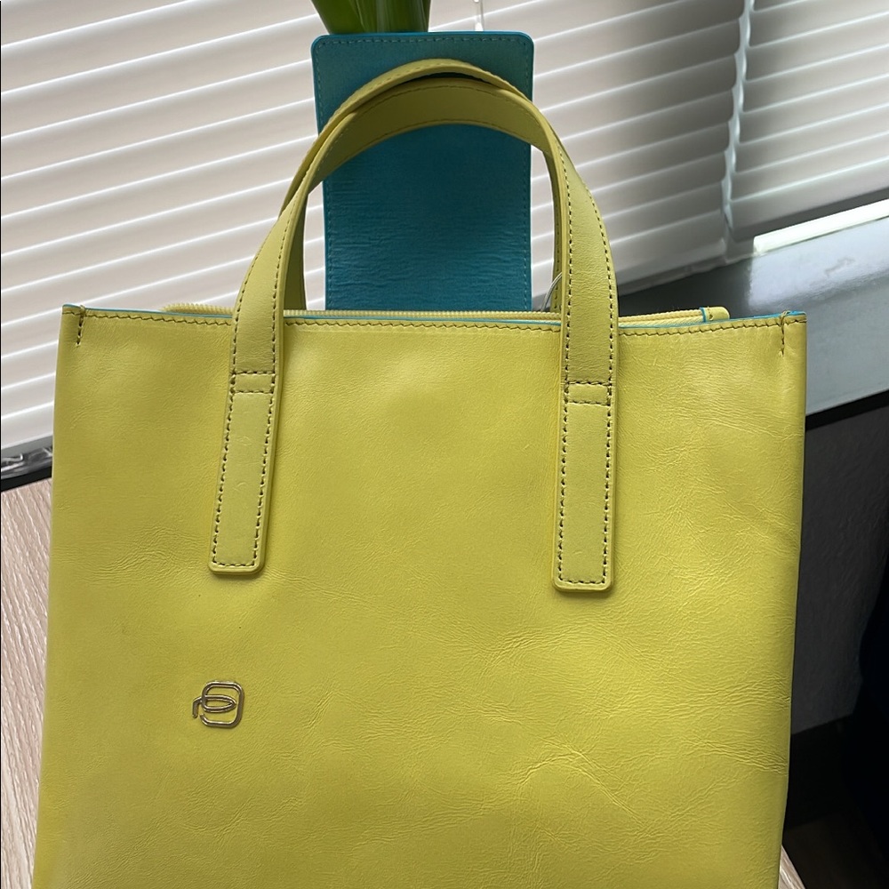 Piquadro woman handbag Acid green Soft leather medium - Picture 7 of 7